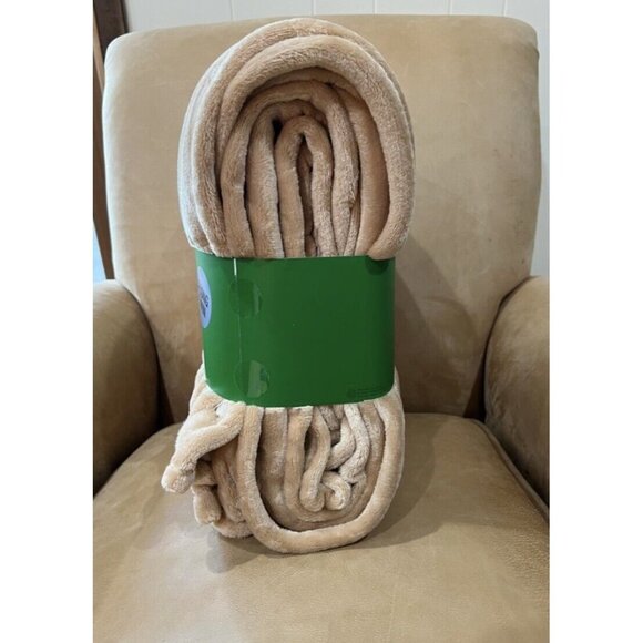 NWT Kate Spade Oversized Twin XL Tan Fleece Blanket - Picture 2 of 4